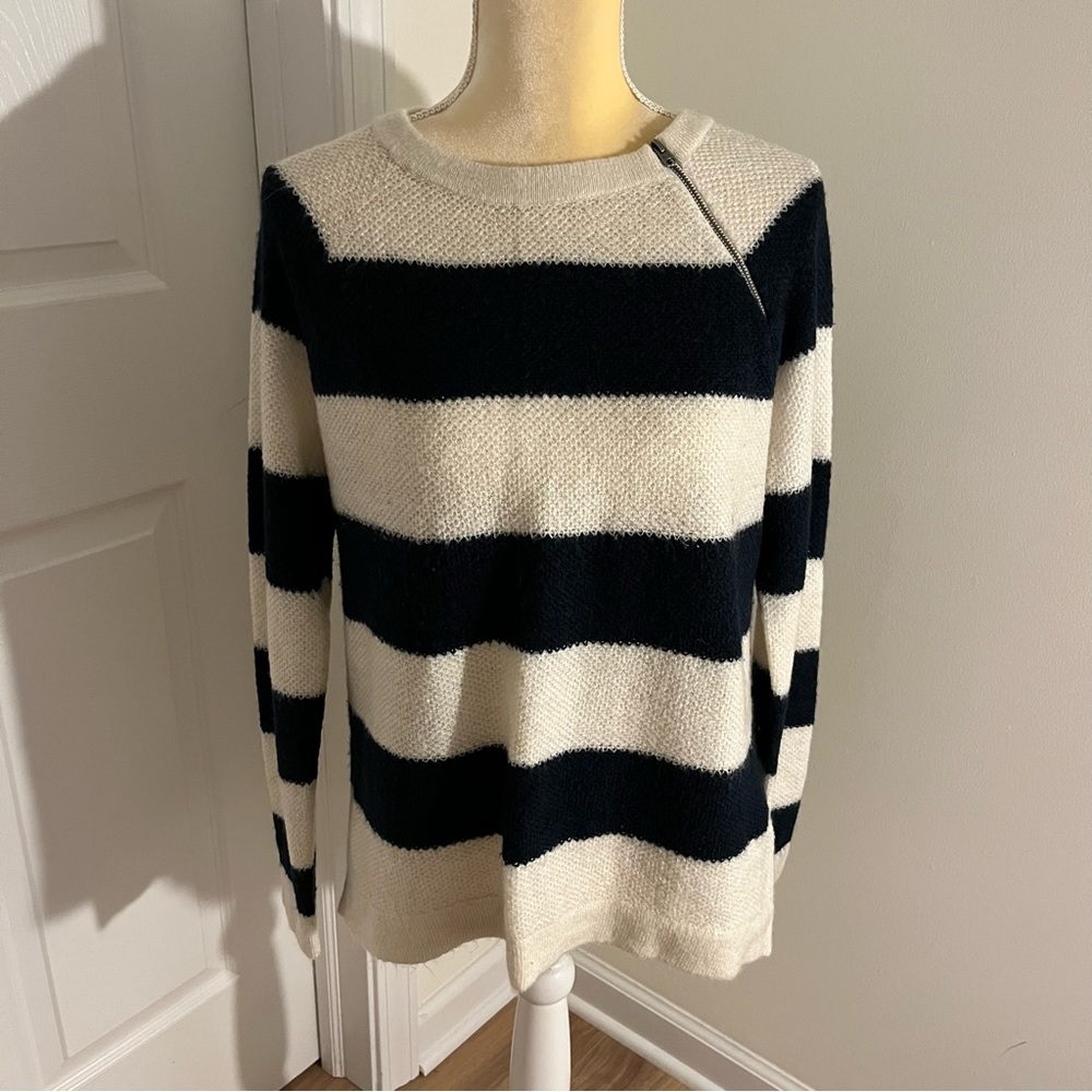 Abercrombie & Fitch Black and Cream Striped Sweater